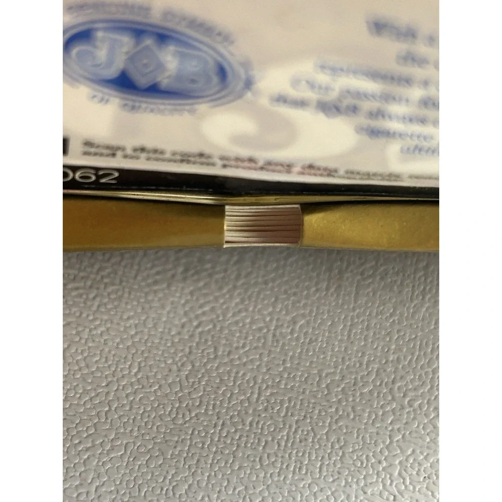 JOB 1.25 Rolling Papers Gold 24 Leaves Made in France Open Partial Pack